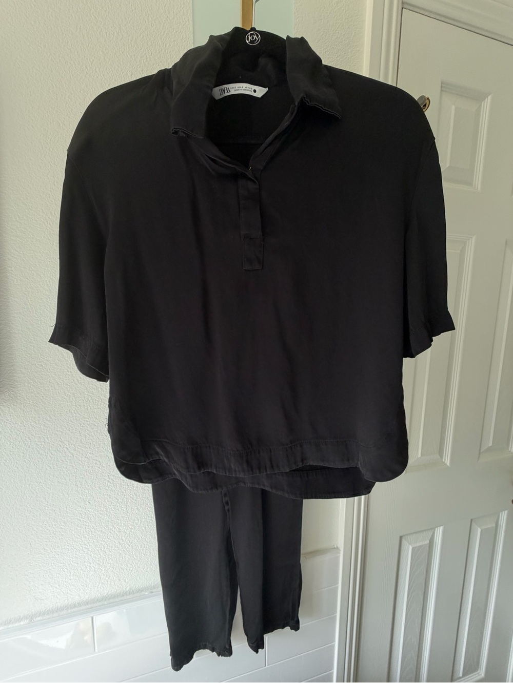 Zara Black Short-Sleeve Button-Trim Blouse